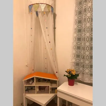 Cosy Vintage Family Flat Апартаменты Рига