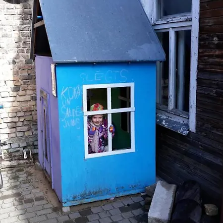 Cosy Vintage Family Flat Апартаменты Рига